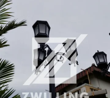 tiang lampu penerangan jalan