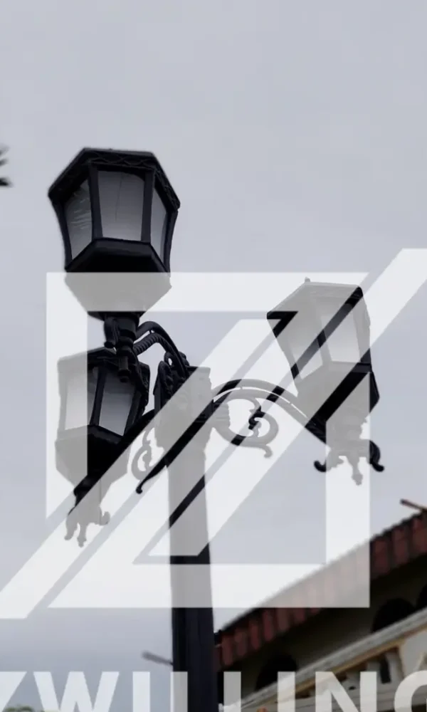 tiang lampu penerangan jalan