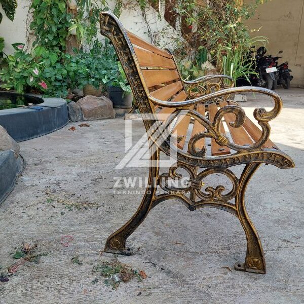 kursi besi ruang tunggu