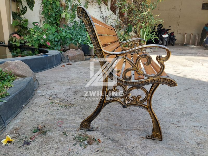 kursi besi ruang tunggu