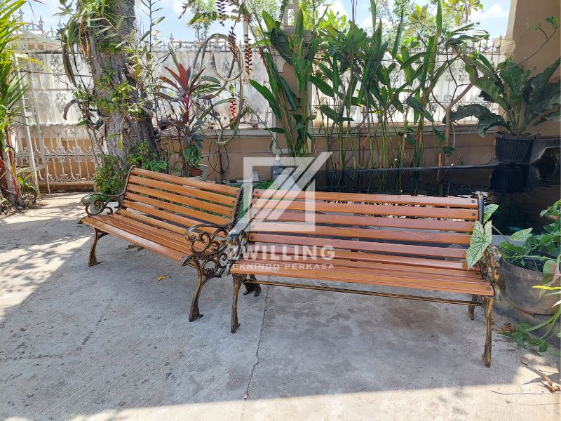 kursi teras panjang besi