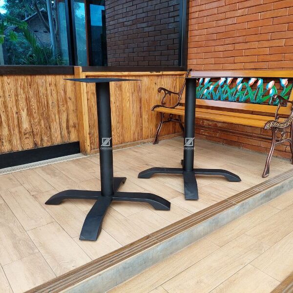 Meja Makan Kaki Besi