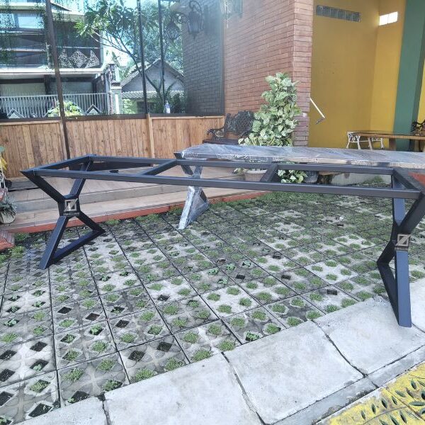 Kaki Meja Unik Besi