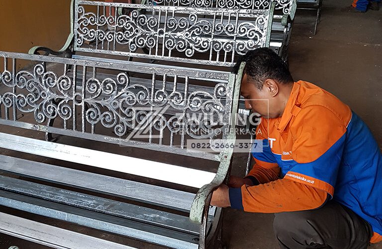 kursi baja blitar (1)