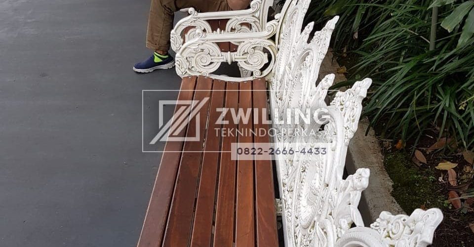 Proyek Kursi Taman Dekoratif Ornamental - Zwilling Lampu