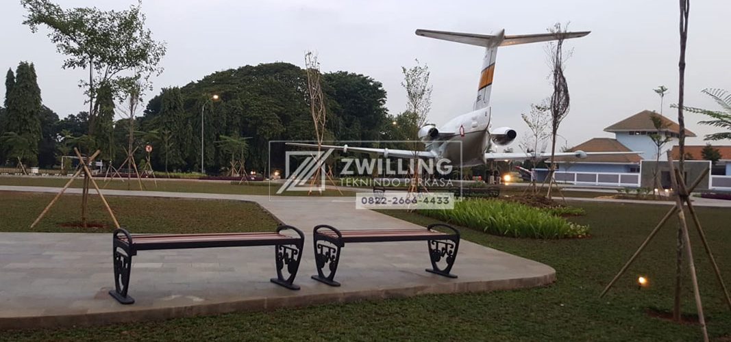 bangku-antik-taman-halim-(2)