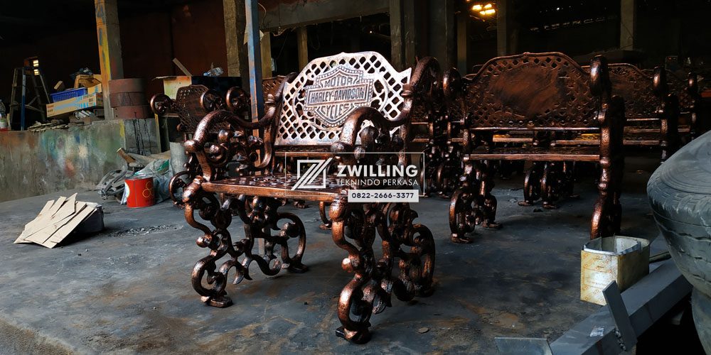 kursi-antik-motif-ukel-harley