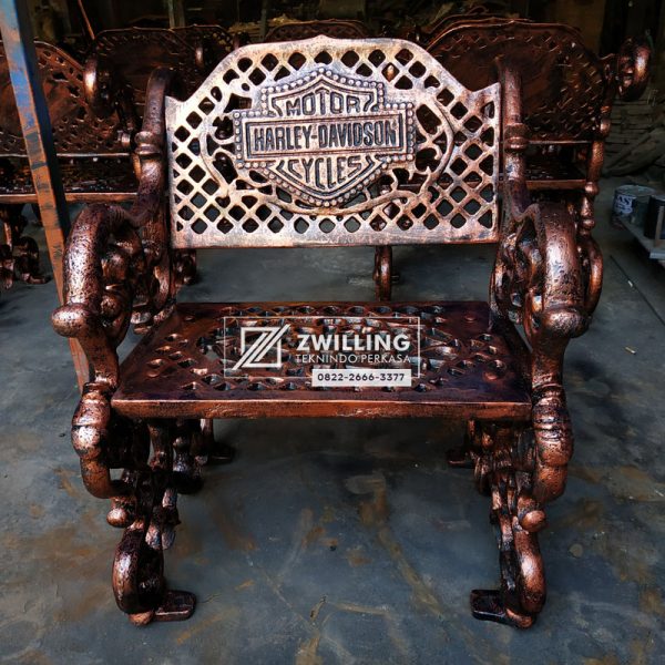 kursi antik motif ukel