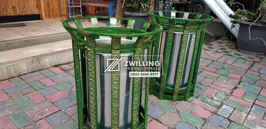 cover-bak-sampah-pedestrian-surabaya