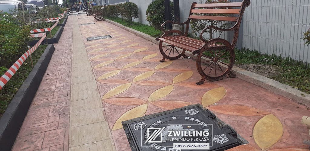 manhole-cover-pedestrian-banjarnegara-zwilling