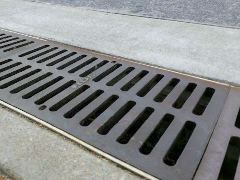 Tutup Selokan Besi Drainase