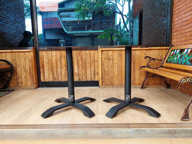 Meja Makan Kaki Besi