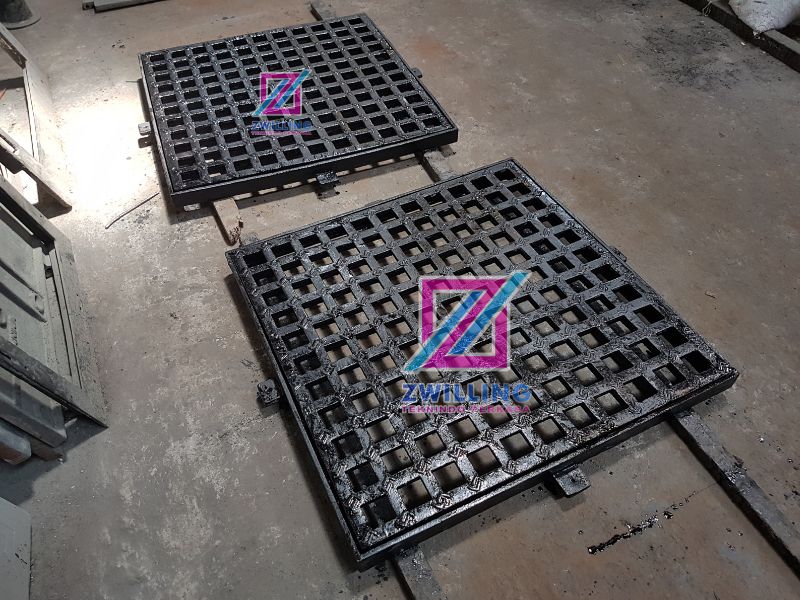 Grill Besi Penutup Selokan