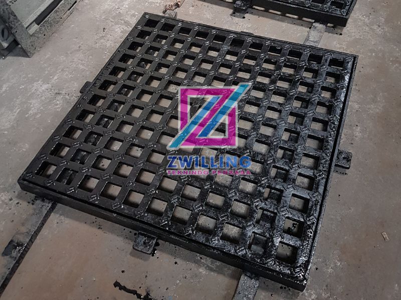 Grill Besi Penutup Selokan