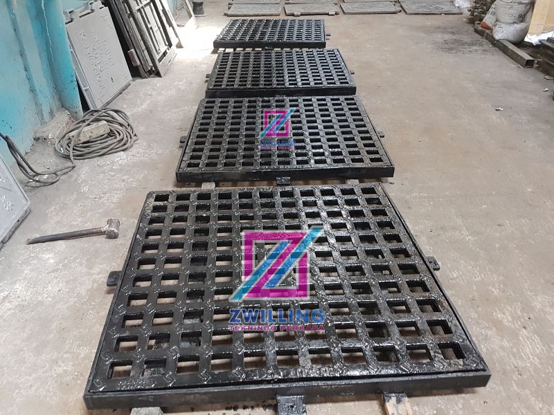 Grill Besi Penutup Selokan